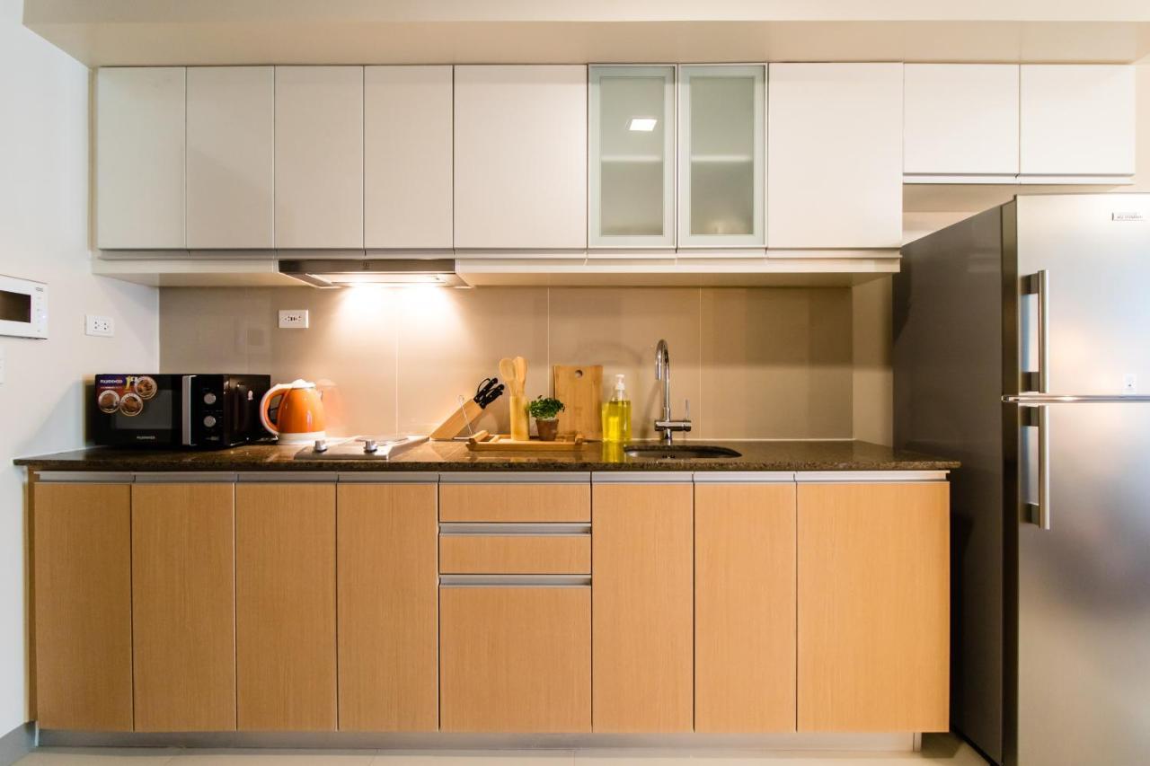One Uptown Residence Bgc Pateros Экстерьер фото
