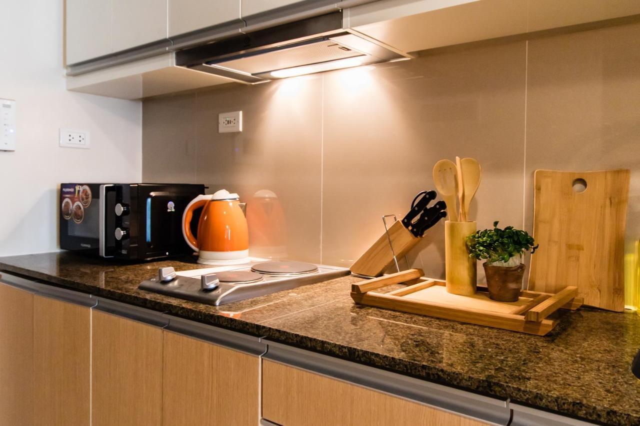 One Uptown Residence Bgc Pateros Экстерьер фото